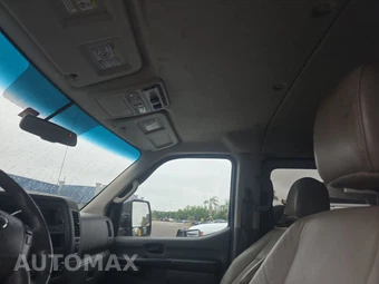 2014 Nissan NV3500 HD Passenger SL 146.1" WB - miniatura 19