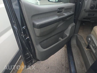 2014 Nissan NV3500 HD Passenger SL 146.1" WB - miniatura 9