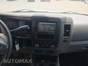 2014 Nissan NV3500 HD Passenger SV 146.1" WB - miniatura 10