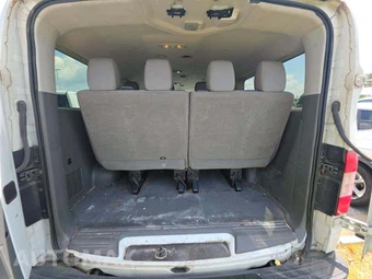 2014 Nissan NV3500 HD Passenger SV 146.1" WB - miniatura 15