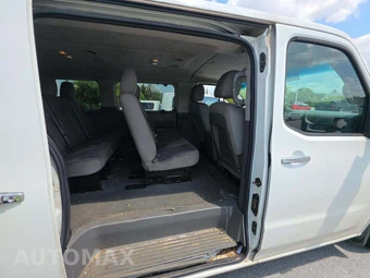 2014 Nissan NV3500 HD Passenger SV 146.1" WB - miniatura 17