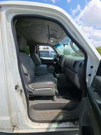 2014 Nissan NV3500 HD Passenger SV 146.1" WB - miniatura 19