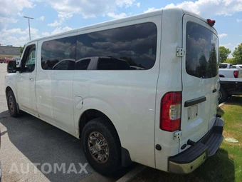 2014 Nissan NV3500 HD Passenger SV 146.1" WB - miniatura 2