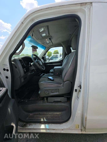 2014 Nissan NV3500 HD Passenger SV 146.1" WB - miniatura 7