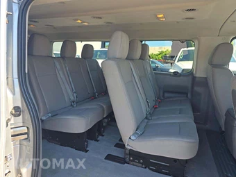 2014 Nissan NV3500 HD Passenger SV 146.1" WB - miniatura 16