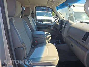 2014 Nissan NV3500 HD Passenger SV 146.1" WB - miniatura 18