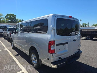 2014 Nissan NV3500 HD Passenger SV 146.1" WB - miniatura 2