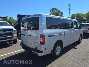 2014 Nissan NV3500 HD Passenger SV 146.1" WB - miniatura 3