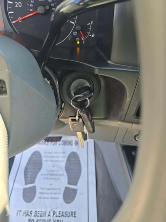 2014 Nissan NV3500 HD Passenger SV 146.1" WB - miniatura 8