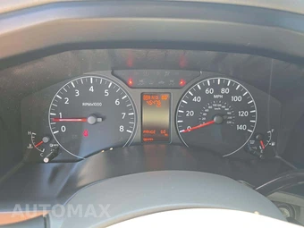 2014 Nissan NV3500 HD Passenger SV 146.1" WB - miniatura 9