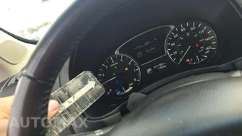 2014 Nissan Pathfinder Hybrid Platinum - miniatura 63