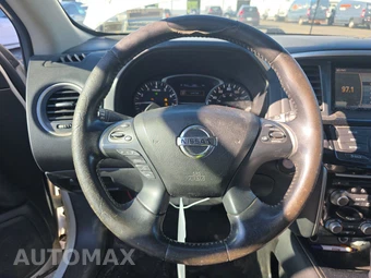 2014 Nissan Pathfinder Hybrid SV – miniatura 10