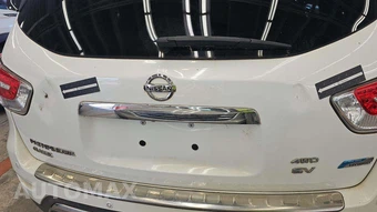 2014 Nissan Pathfinder Hybrid SV – miniatura 56