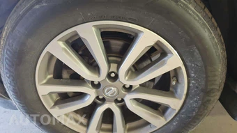 2014 Nissan Pathfinder Hybrid SV – miniatura 61