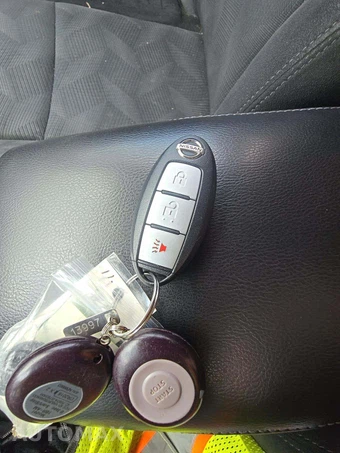 2014 Nissan Rogue SV – miniatura 8
