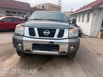 2014 Nissan TITAN PRO-4X Crew Cab Short Bed - miniatura 2