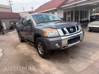 2014 Nissan TITAN PRO-4X Crew Cab Short Bed - miniatura 3