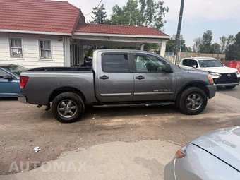 2014 Nissan TITAN PRO-4X Crew Cab Short Bed - miniatura 4