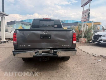 2014 Nissan TITAN PRO-4X Crew Cab Short Bed - miniatura 6