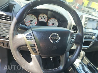 2014 Nissan TITAN PRO-4X Crew Cab Short Bed - miniatura 10