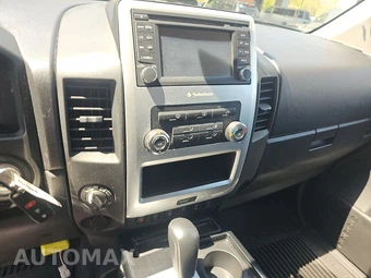2014 Nissan TITAN PRO-4X Crew Cab Short Bed - miniatura 11