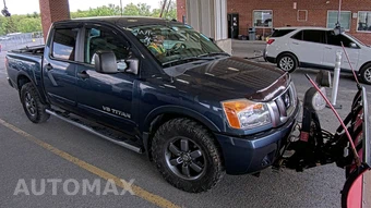 2014 Nissan TITAN PRO-4X Crew Cab Short Bed - miniatura 3