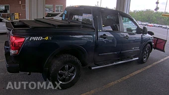 2014 Nissan TITAN PRO-4X Crew Cab Short Bed - miniatura 4