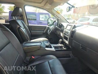 2014 Nissan TITAN PRO-4X Crew Cab Short Bed - miniatura 8