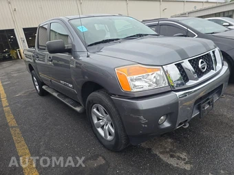 2014 Nissan TITAN SV Crew Cab Short Bed - miniatura 3