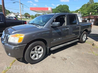 2014 Nissan TITAN SV Crew Cab Short Bed