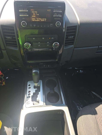 2014 Nissan TITAN SV Crew Cab Short Bed - miniatura 10