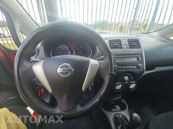 2014 Nissan Versa Note S - miniatura 10