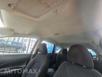 2014 Nissan Versa Note S - miniatura 11