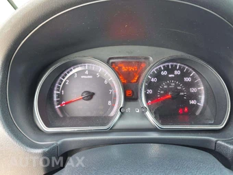 2014 Nissan Versa Note SV – miniatura 9