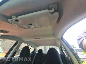 2014 Nissan Versa S – miniatura 11