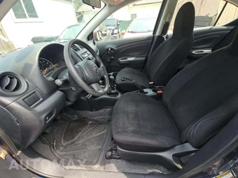 2014 Nissan Versa S – miniatura 6