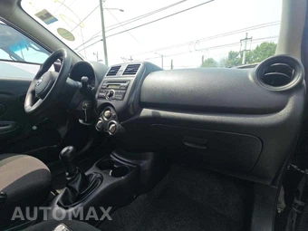 2014 Nissan Versa S – miniatura 19
