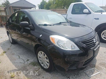 2014 Nissan Versa S – miniatura 2