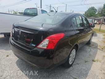 2014 Nissan Versa S – miniatura 3