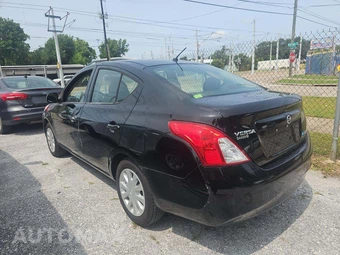 2014 Nissan Versa S – miniatura 4