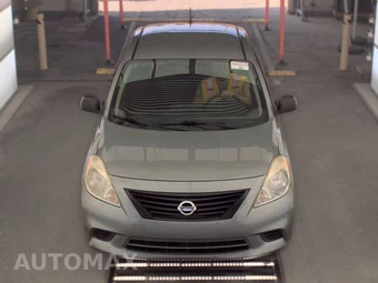 2014 Nissan Versa S Plus - miniatura 2