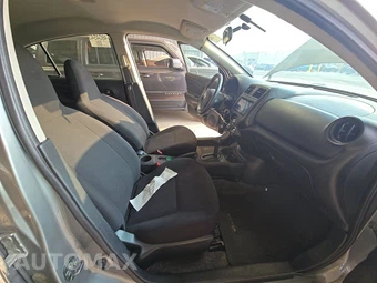 2014 Nissan Versa S Plus - miniatura 8
