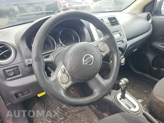 2014 Nissan Versa SV – miniatura 10