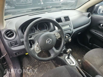 2014 Nissan Versa SV – miniatura 11