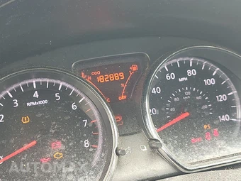 2014 Nissan Versa SV – miniatura 12