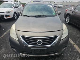 2014 Nissan Versa SV – miniatura 2