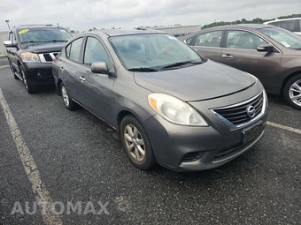 2014 Nissan Versa SV – miniatura 3