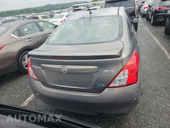 2014 Nissan Versa SV – miniatura 5