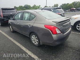 2014 Nissan Versa SV – miniatura 6