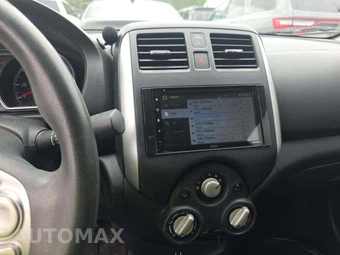2014 Nissan Versa SV - miniatura 10
